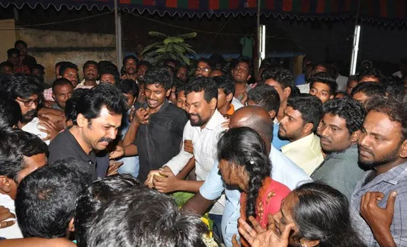 ரசிகர் மன்ற நிர்வாகி மரணம் : நேரில் சென்று அஞ்சலி செலுத்திய கார்த்தி