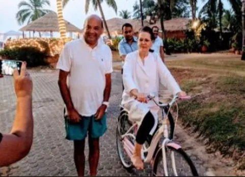 வைரல் புகைப்படம்: ஓய்வு நாட்களை மகிழ்ச்சியுடன் கழிக்கும் சோனியா காந்தி