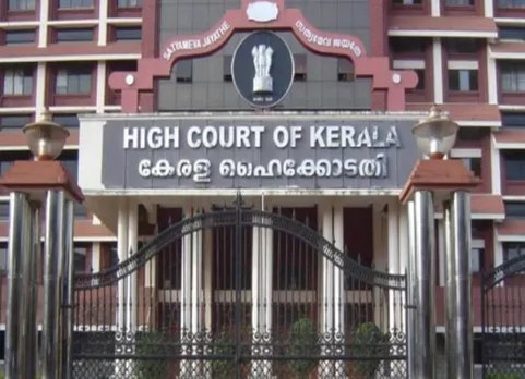 சிறப்பாக பாடியதற்காக சக மாணவியை கட்டிப் பிடித்த மாணவன்: சஸ்பென்ட் உத்தரவை உறுதி செய்தது ஐகோர்ட்!