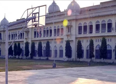 ”காதலர் தினத்தன்று மாணவர்கள் உள்ளே சுற்றித் திரியக்கூடாது”: எச்சரித்த லக்னோ பல்கலை.