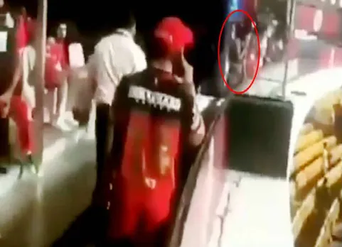 ஐபிஎல் போட்டியில் முதல் வெற்றி: அடுத்த கணமே விராட் கோலி என்ன செய்தார் தெரியுமா?
