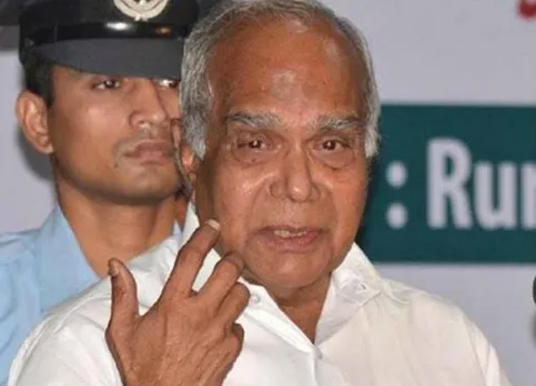 ஆளுநரின்  செயல் ட்விட்டரில் ட்ரெண்டானது என்றால் நம்ப முடிகிறதா?