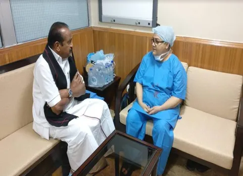 'மூச்சு விடுவதில் சிரமப்படுகிறார்'! எய்ம்ஸ் மருத்துவமனையில் வாஜ்பாயை நலம் விசாரித்த வைகோ!