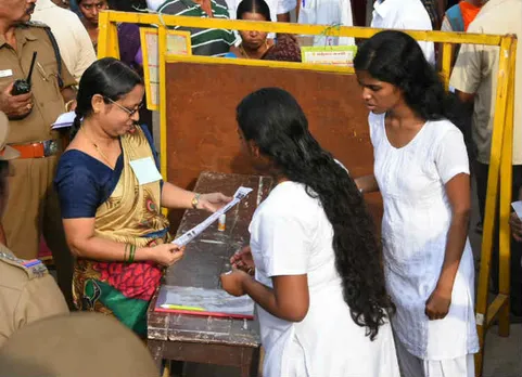 நீட் தேர்வில் தமிழக மாணவர்களுக்கு மீண்டும் ஏமாற்றம்: கருணை மதிப்பெண் வழங்க இடைக்கால தடை