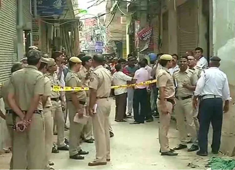 delhi 11 dead