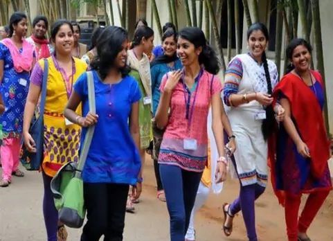 உரிமைகளை பெண்கள் கேட்டு பெறக் கூடாது; பறித்துக் கொள்ள வேண்டும் - ஐகோர்ட் முன்னாள் நீதிபதி