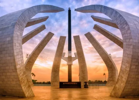 மெரினாவில் நினைவிடம்