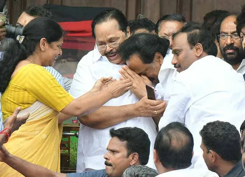 stalin cry, Karunanidhi Burial Place