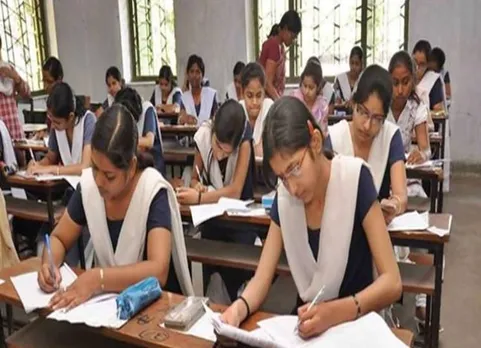 11வது வகுப்பு மதிப்பெண் உயர்கல்வியில் சேர எடுத்துக் கொள்ளப்பட மாட்டாது