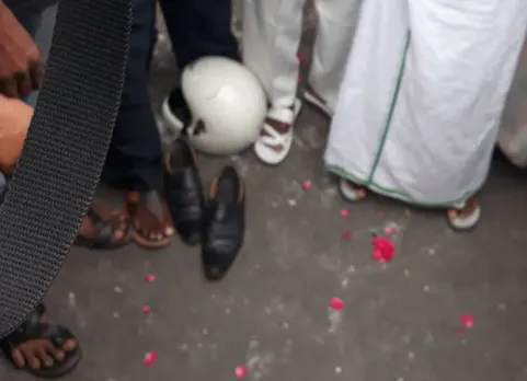 பெரியார் சிலை மீது காலணி வீச்சு