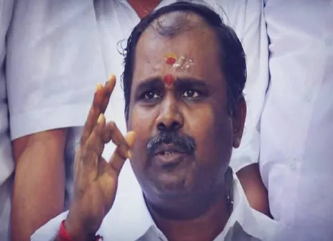 சினிமாவைப் பாருங்க; அரசியலுக்கு நாங்க இருக்கோம்! - விஜய்யை எச்சரிக்கும் அமைச்சர் உதயகுமார்