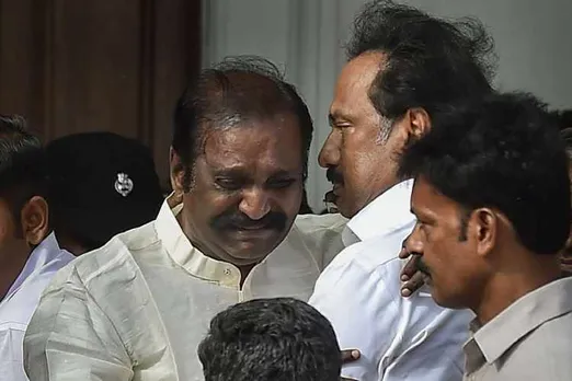 மலையே சிலையானது போல்