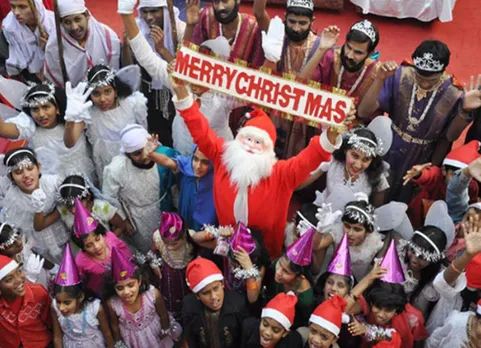 Christmas celebration 2018 prayers at church - தமிழகமெங்கும் களைக்கட்டிய கிறிஸ்துமஸ் கொண்டாட்டம்: தேவாலயங்களில் சிறப்பு திருப்பலி