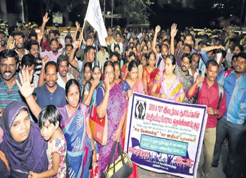 Intermediate teachers protest arrested chennai - ஊதிய முரண்பாடு... ஆயிரக்கணக்கான இடைநிலை ஆசிரியர்கள் கைது! 'போராட்டம் ஓயாது' என எச்சரிக்கை