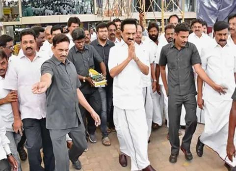 மேகதாது அணை குறித்து சோனியா காந்தியிடம் பேசுவேன் - டெல்லி கிளம்பும் முன் ஸ்டாலின்