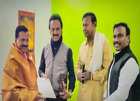 'காங்கிரஸை எதிர்க்காதீங்க' - அரவிந்த் கேஜ்ரிவாலுக்கு ஸ்டாலின் அட்வைஸ்