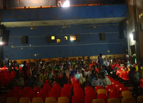 இனி திரையரங்குகளில் செல்ஃபோன் வீடியோ எடுத்தால் 3 ஆண்டுகள் சிறை
