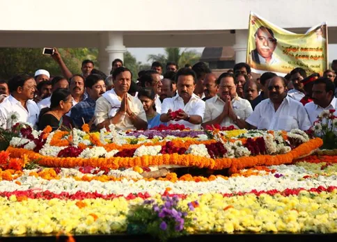 பேரறிஞர் அண்ணாவின் 50வது நினைவு தினம் இன்று... தலைவர்கள் அஞ்சலி...