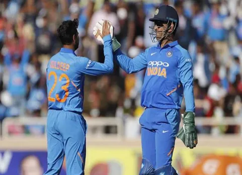 WATCH: MS Dhoni, Ravindra Jadeja pull off sensational run out in Ranchi - மேக்ஸ்வெல் ரன் அவுட், தோனி ரன் அவுட், ஜடேஜா ரன் அவுட், இந்தியா vs ஆஸ்திரேலியா