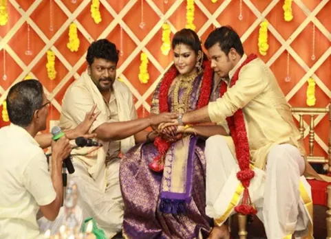 actor Parthiepan elder daughter, mr radha great grandson marriage - எம்.ஆர்.ராதா கொள்ளுப் பேரனை மணந்த பார்த்திபன் மகள்!