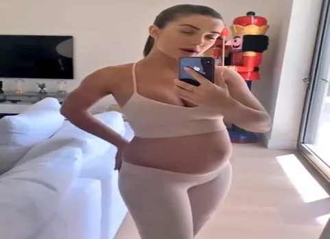 Amy Jackson, 22 weeksof pregnancy