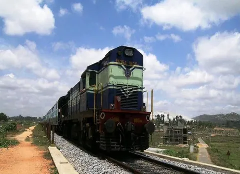 irctc online ticket booking bank charging fare - irctc.co.in-ல் டிக்கெட் புக்கிங்: வங்கிகள் வசூலிக்கும் கட்டணம் எவ்வளவும் தெரியுமா?