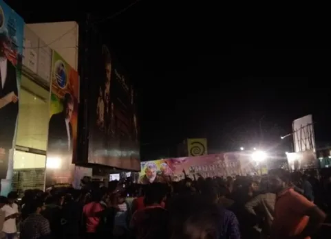 nerkonda paaarvai ajith fan try to fire bath - நேர்கொண்ட பார்வை படத்துக்கு டிக்கெட் இல்லையாம்! தீக்குளிக்க முயன்ற அஜித் ரசிகர்