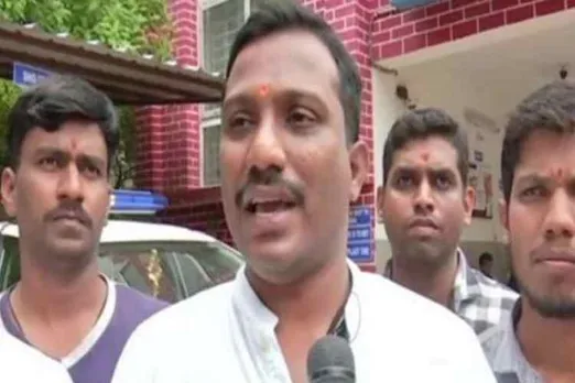 bajrang dal deployed in navratri events, bajrang dal on navratri celebrations, பஜ்ரங் தள், நவராத்திரி விழா, தாண்டியா, கர்பா, bajrang dal on non hindus at navratri celebrations, bajrang dal, non hindus, garba dance, dandiya events