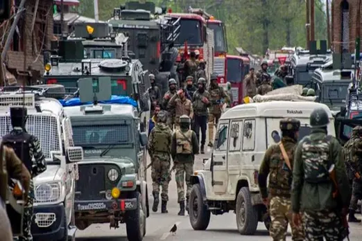 jammu and kashmir Three militants killed in encounter Batote area - 3 தீவிரவாதிகள் சுட்டுக் கொலை; பிணைக் கைதிகள் மீட்பு - ஜம்முவில் ராணுவம் அதிரடி