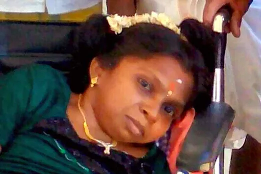 Yazhini sri, Yazhini sri poet interview, Marappaachiyin kanavugal poem collection, Marappaachiyin kanavugal, யாழினி ஸ்ரீ நேர்காணல், கவிஞர் யாழினி ஸ்ரீ, poem collection released by Kutti Revathi, poem prized by Vijay Sethupathy, Actor Vijay Sethupathy,Yazhini sri poem, Yazhini Sri Tamil poem
