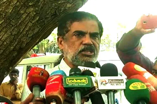 IIT student Fathima Latheef suicide, Madras IIT, fathima latheef suicide, fathima latheef, fathima latheef father Abdul Latheef, ஐஐடி மாணவி பாத்திமா தற்கொலை, பாத்திமா தற்கொலை வழக்கு, தந்தை அப்துல் லத்தீஃப் செல்போன் ஒப்படைப்பு, அப்துல் லத்தீஃப் பேட்டி, Abdul latheef handover cellphone of fathima to forensic officers Abdul latheef cellphone handover at forensic officers, abdul latheef in chennai, chennai iit, madras iit