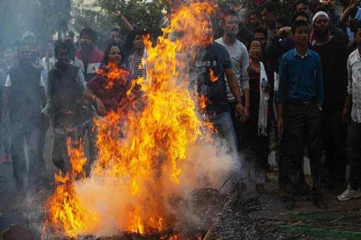 cab, cab news, cab protest, cab protest in assam, cab bill news, cab today news, citizenship amendment bill, citizenship amendment bill 2019, குடியுரிமை திருத்த மசோதா, வட கிழக்கு மாநிலங்களில் போராட்டம், 2 பேர் பலி, citizenship amendment bill protest, citizenship amendment bill protest today, citizenship amendment bill 2019 india, citizenship amendment bill live news, cab news, cab latest news, assam internet ban news, assam, assam news, assam latest news, assam today news