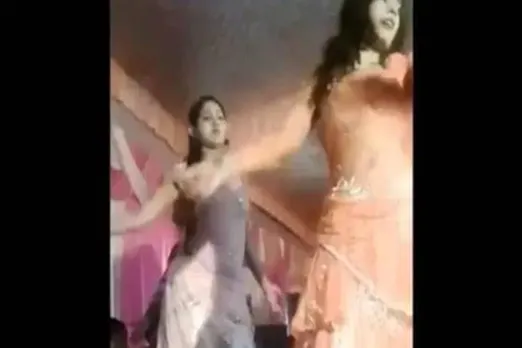 Dancer shot in face at UP wedding, two arrested - திருமண நிகழ்ச்சியில் நடனமாடிய பெண்ணின் முகத்தில் துப்பாக்கிச் சூடு! பகீர் வீடியோ