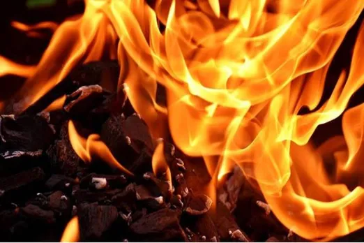 25-year-old man immolates self at India Gate - இந்தியா கேட்டில் தனக்குத் தானே தீ வைத்த 25 வயது வாலிபர்
