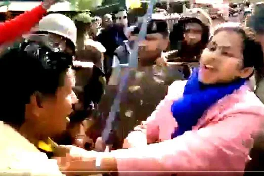mp caa protest violence video, rajgarh bjp violence, மத்தியப் பிரதேசம், சிஏஏ ஆதரவு பேரணி, மாவட்ட துணை ஆட்சியர் மீது தாக்குதல், bjp violence video, Tamil indian express news