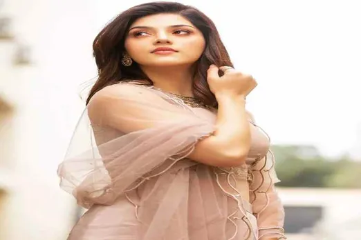 mehreen pirzada dhanush, pattas tamil, telugu, nenjil thunivirundhal, director suseendran, durai senthikumar, hot photoshoot, photos, cute actress