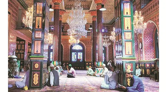 Architecture in Kashmir, kashmir architecture, kashmir weaving, kashmir culture and tradition