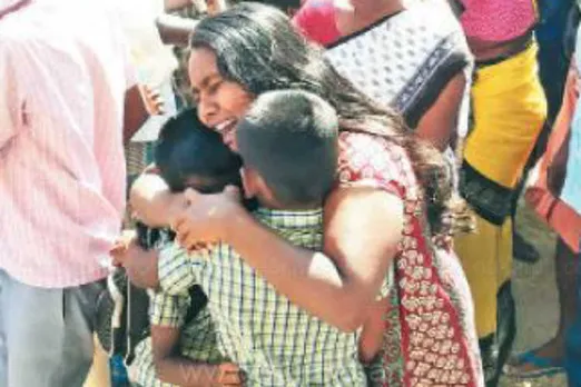 Naam Thamizhar Katchi Cadre kidnaped school students