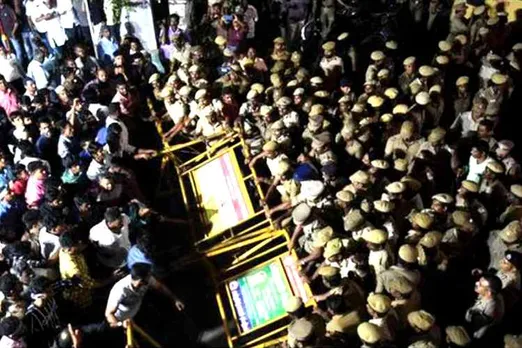 CAA protest, chenai vannarapettai, சிஏஏ எதிர்ப்பு போராட்டம், சென்னை, வண்ணாரப்பேட்டை, washermanpet, sdpi condemn cm statement, போலீஸ் தடியடி, chennai vannarapettai police lathi charge, sdpi party
