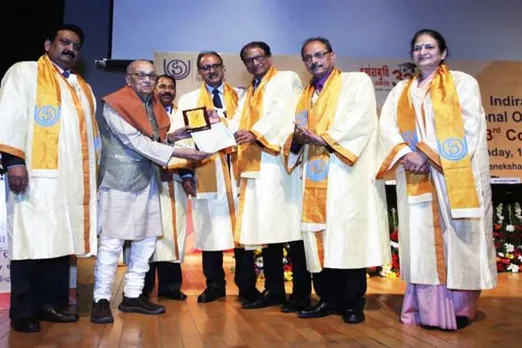 93 வயதில் முதுகலைப் பட்டம்: நம்மால் ஏன் முடியாமல் போனது?