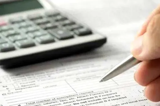 income tax refunds, taxpayers coronavirus, வருமானவரி, பிடித்தம் செய்யப்பட்ட வருமான திரும்ப செலுத்த முடிவு, வருமானவரித்துறை, finance ministry, all pending income tax refunds up to Rs 5 lakh, கொரோனா வைரஸ், tamil indian express news