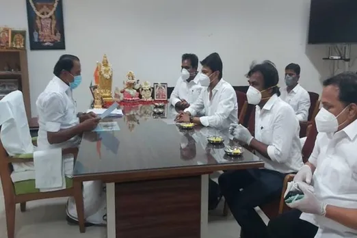 Udhayanidhi Stalin meet Minister Sengottaiyan, Udhayanidhi Stalin demand postpone of 10th public exam, 10th public exam, உதயநிதி ஸ்டாலின் அமைச்சர் செங்கோட்டையன் சந்திப்பு, திமுக இளைஞரணி செயலாளர் உதயநிதி ஸ்டாலின், 10-ம் வகுப்பு பொதுத்தேர்வை தள்ளிவைக்க கோரிக்கை, 10-ம் வகுப்பு பொதுத்தேர்வு, corona virus, lock down, covid-19, கொரோனா வைரஸ், பொது முடக்கம், tamil nadu 10th public exam, dmk youth wing state secretary udhayanidhi stalin, dmk, udhayanidhi stalin went to secretariate to meet sengottaiyan