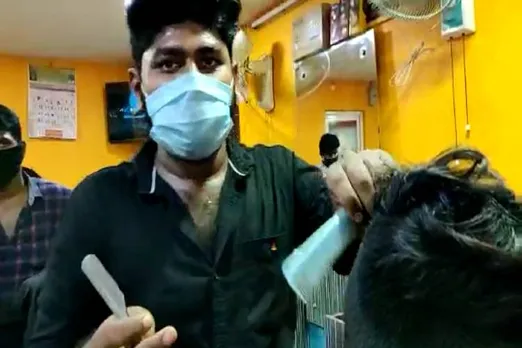 saloon shops opened after lock down relaxation, tamil nadu corona virus, coronavirus lock down, கொரோனா வைரஸ், கோவிட்-19, சலூன் கடைகள் திறப்பு, சேலம் சலூன் கடைகள் திறப்பு, சேலம் சலூன் கடைகளில் சமூக இடைவெளி, covid-19 lock down, saloon shops opend, social distancing, mask wearing, hand sanitize-ring, salem saloon shops hair tresses statement, barbers statement, salem saloon shops, IE Tamil Spot visit report