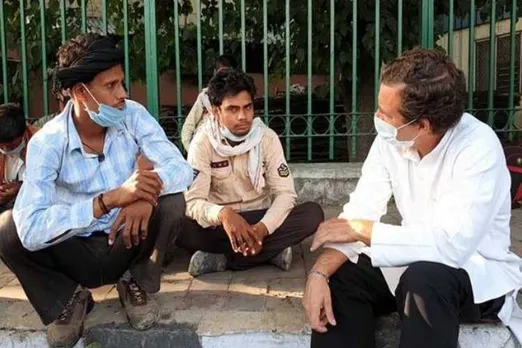 rahul gandhi interaction with migrants, rahul gandhi, congress, migrants plight, india lockdown, rahul gandhi, ராகுல் காந்தி, காங்கிரஸ், india coronavirus, india covid cases, india news, tamil indian express, புலம்பெயர்ந்த தொழிலாளர்களுடன் உரையாடிய ராகுல் காந்தி, சொந்த ஊர் செல்ல உதவி, Rahul Gandhi interaction with migrant workers, rahul gandhi video, rahul gandhi helps to migrants send back to their village