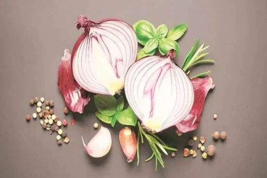onion juice, hairfall, hair problems, blood circulation, home remedy, vitamin c, indianexpress.com, indianexpress, dr pallavi sule, anti-hairfall, , anti-inflammatory, hair follicles, hair mask, onion hair mask, onion juice for hair, how to regrow hair, onion for hair, tamannaah bhatia