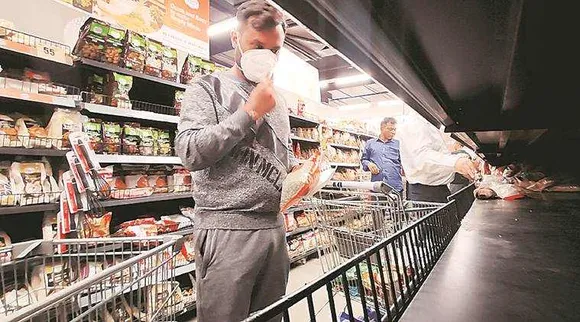 Coronavirus, Coronavirus impact, Coronavirus impact on retail sector, Coronavirus lockdown, கொரோனா வைரஸ், பொதுமுடக்கம், பொதுமுடக்கத்தில் விற்பனையான பொருட்கள் எவை, பொதுமுடக்கத்தில் விற்பனையாகாத பொருட்கள் எவை, what people purchased during lockdown, bread, cheese, coffee, jams, Coronavirus sanitisers, Coronavirus handwashes, Tamil Indian express