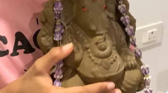 விநாயகர் சிலை ஃபோட்டோ ஏன்? - நெட்டிசன்ஸ் கிண்டலும், உதயநிதி விளக்கமும்