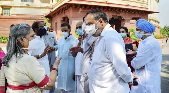 டீ கொண்டு சென்ற ஹரிவன்ஸ்... வாங்க மறுத்த சஸ்பெண்ட் எம்பி.க்கள்: ராஜ்யசபா தொடர் முடக்கம்