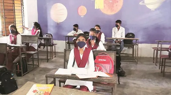 தமிழகத்தில் பிளஸ் டூ தேர்வு தள்ளிப் போகுமா? கல்வியாளர்கள் கூறுவது என்ன?