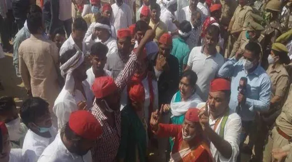 hathras, hathras rape case, hathras case, hathras news, hathras case news, hathras rape case news, ஹத்ராஸ், ராகுல் காந்தி, பிரியங்கா காந்தி, ஹத்ராஸ் தலித் பெண் பாலியல் வன்கொடுமை கொலை சம்பவம், hathras rape case today news, hathras case news, உத்தரப் பிரதேசம், hathras gangrape case, hathras gangrape case latest news, hathras gangrape case news update, rahul gandhi, priyanka gandhi, hathras rape protests, rahul gandhi hathras